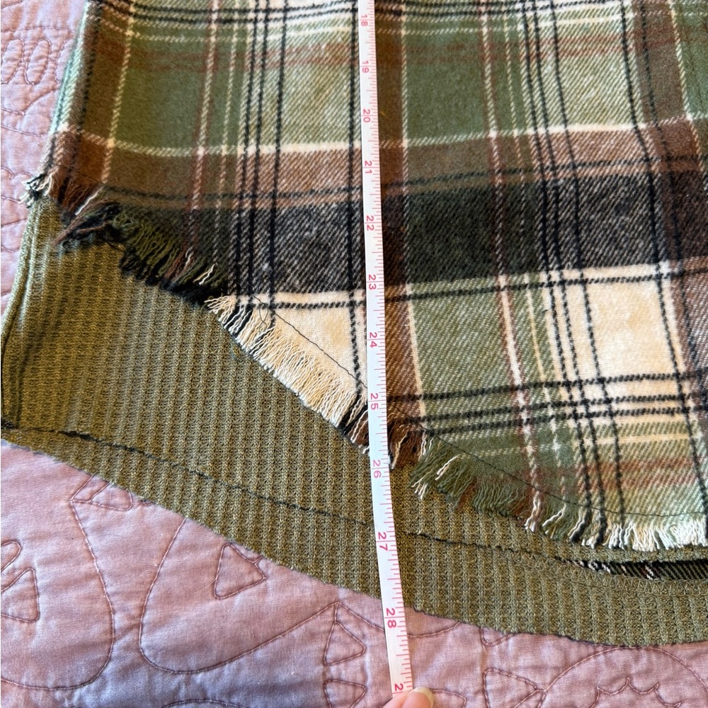 Women's Green Plaid Button-Down Hooded Shirt - Picture 6 of 10